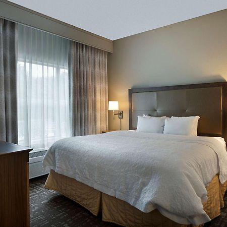 Hampton Inn & Suites Charlotte/Пайнвилл Экстерьер фото
