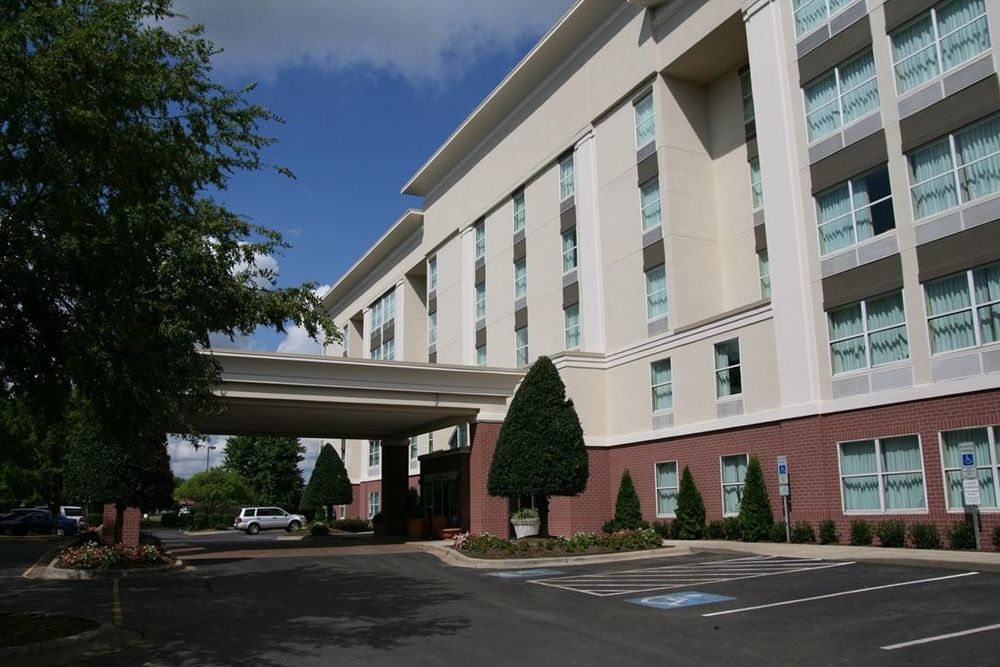 Hampton Inn & Suites Charlotte/Пайнвилл Экстерьер фото