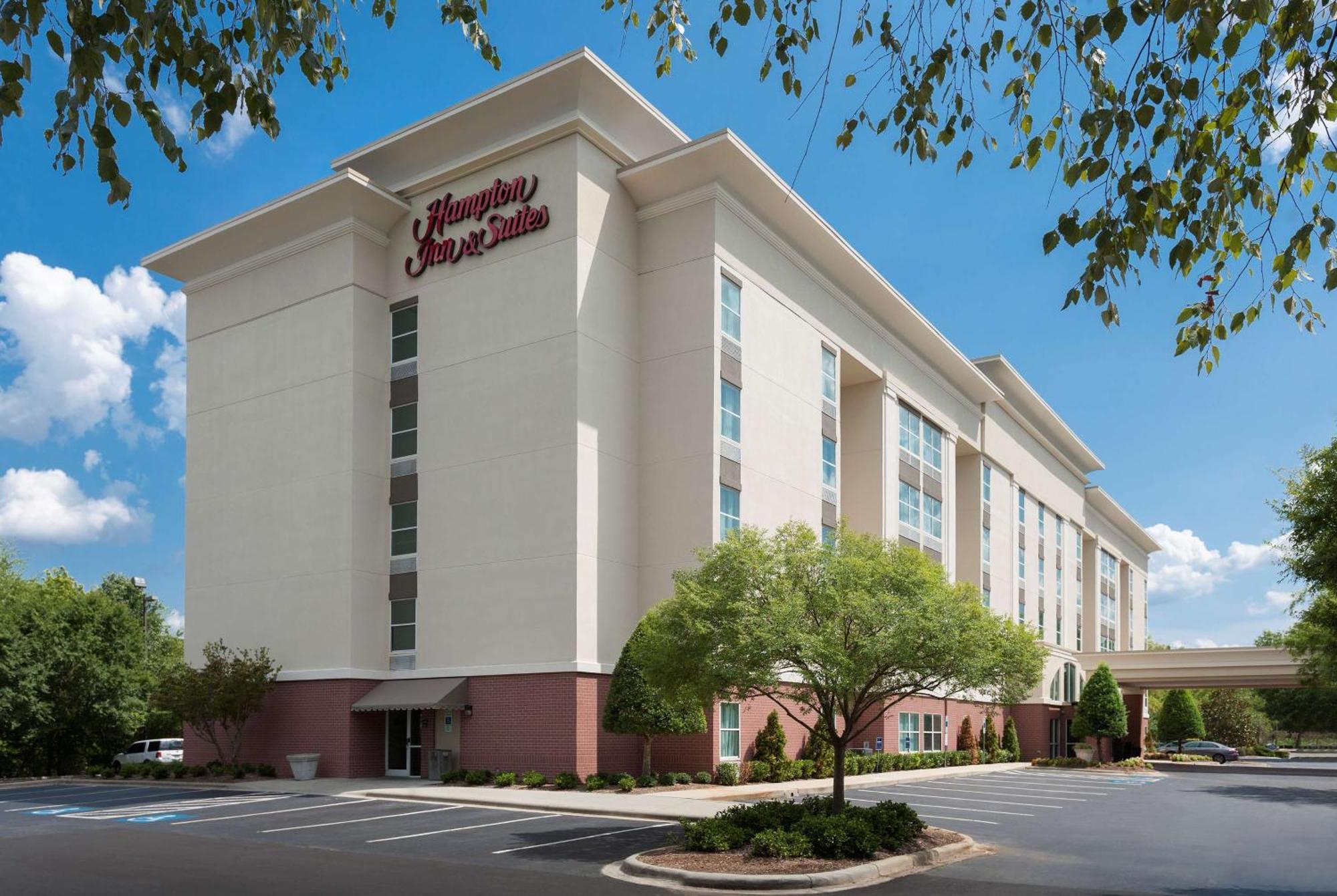 Hampton Inn & Suites Charlotte/Пайнвилл Экстерьер фото
