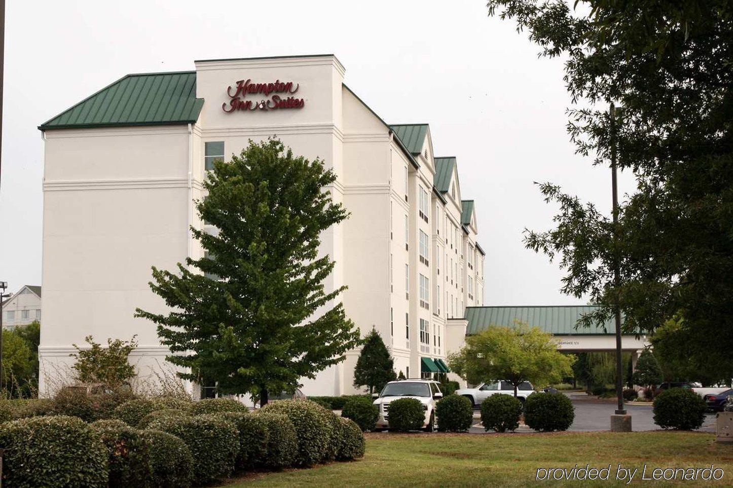 Hampton Inn & Suites Charlotte/Пайнвилл Экстерьер фото